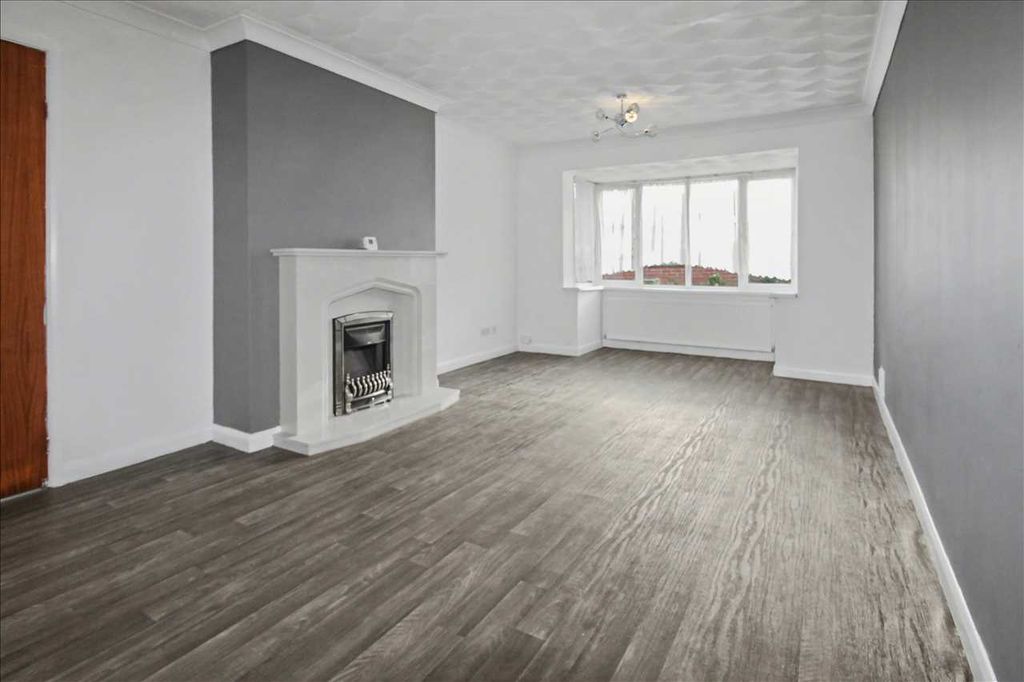 Property photo 3 of 21 Lounge