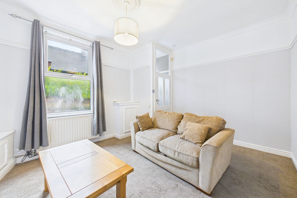 Property photo 3 of 11 Living Room