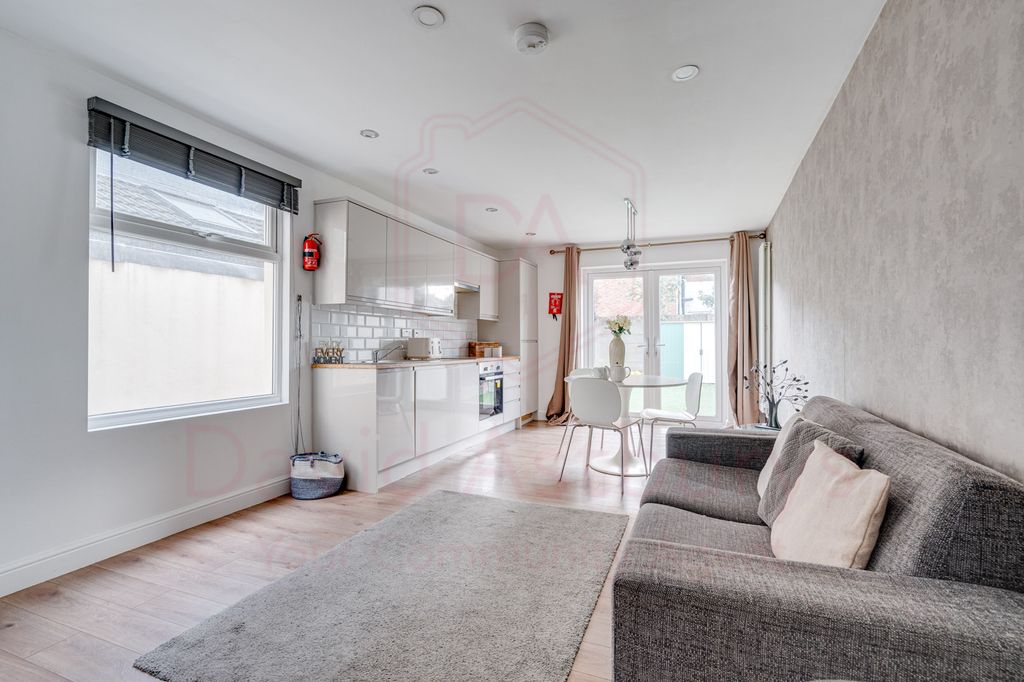 Property photo 3 of 12 Dsc01911Hdr