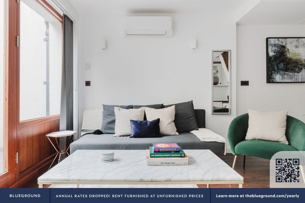 Property photo 3 of 20 Living Room