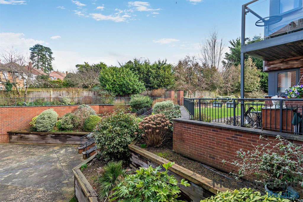 Property photo 2 of 11 8677441-Exterior01-800.Jpg