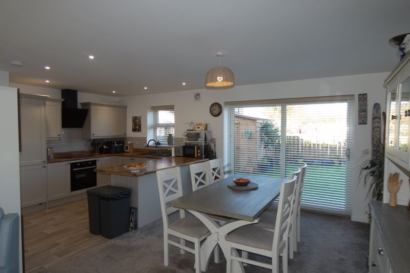 Property photo 1 of 32 Dining Area/Kitchen/Breakfast