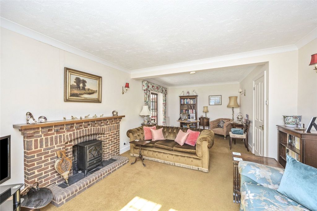 Property photo 2 of 14 Sitting Room