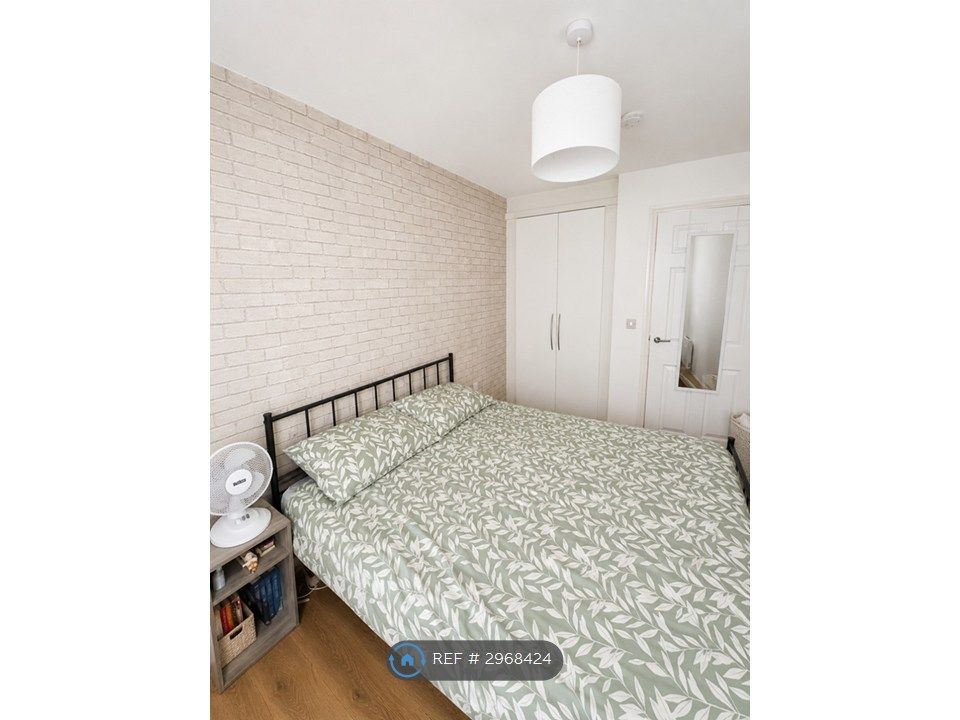 Property photo 3 of 9 Master Bedroom