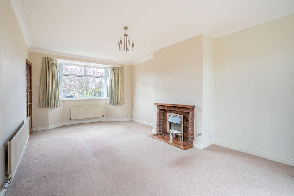 Property photo 2 of 21 Living Room