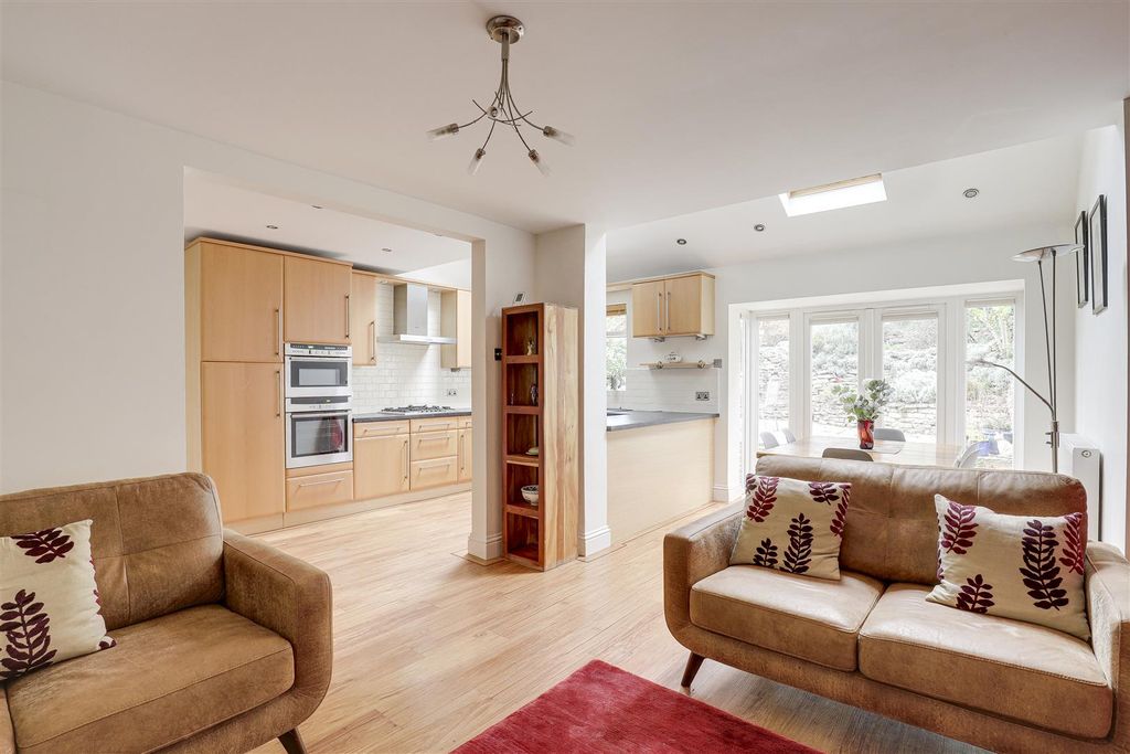 Property photo 3 of 27 5925.Jpg