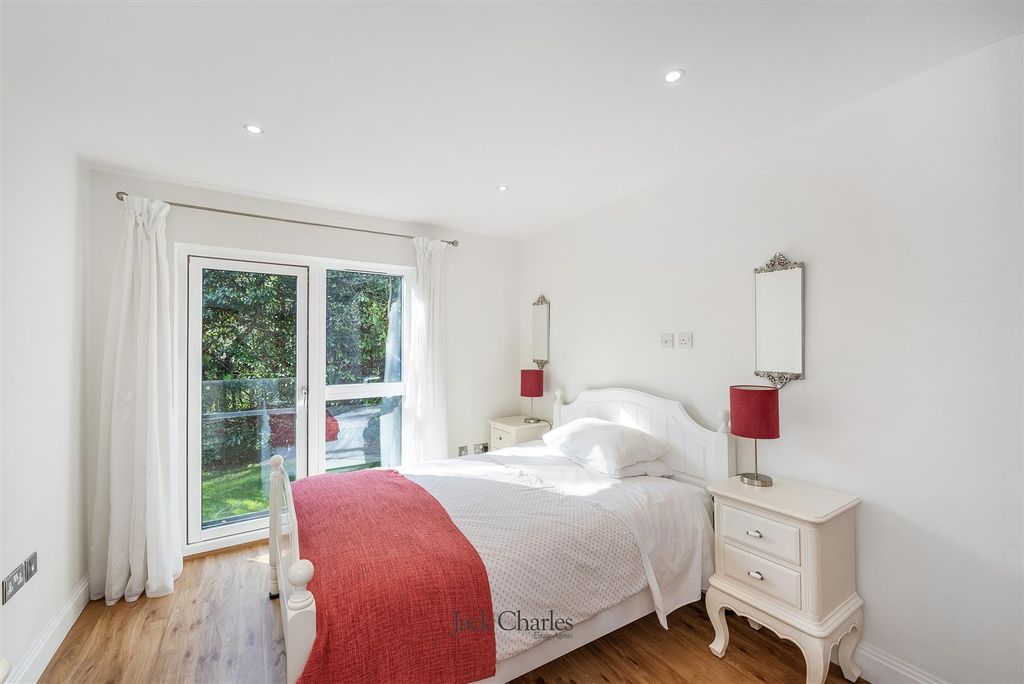 Property photo 3 of 13 1 Vista Apartments, Tn2 3Qa 005.Jpg