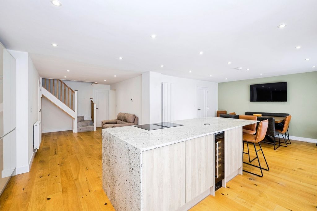 Property photo 3 of 19 Pbox-Img.Jpg