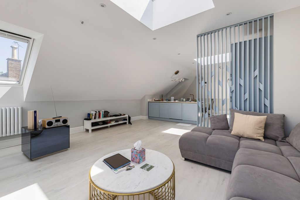 Property photo 2 of 17 112085_Flat 5 Mul...