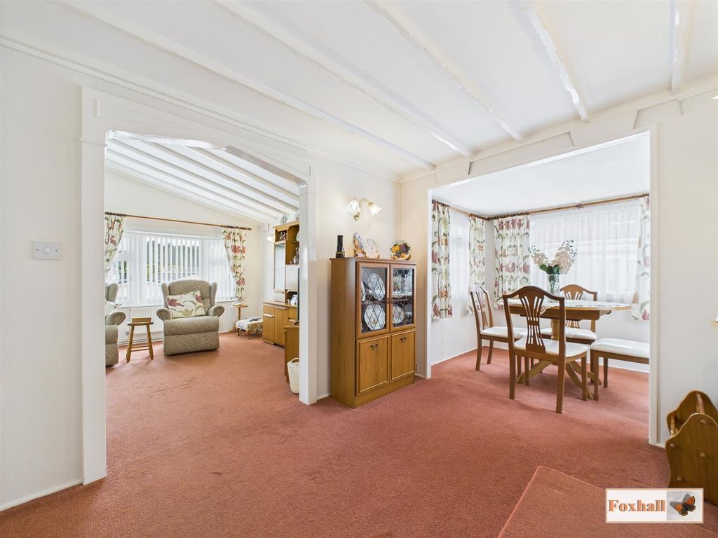 Property photo 3 of 16 Dining Area
