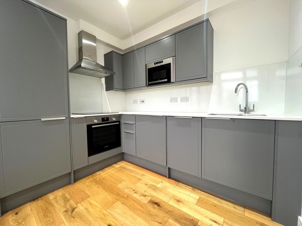 Property photo 3 of 6 Kitchen