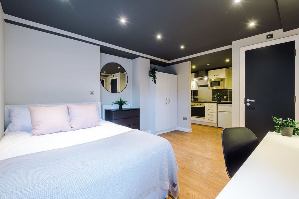 Property photo 1 of 11 Flat 2, Unw, 1