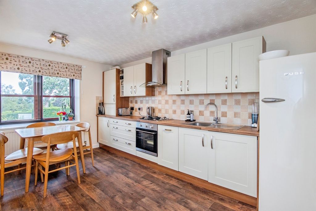 Property photo 3 of 17