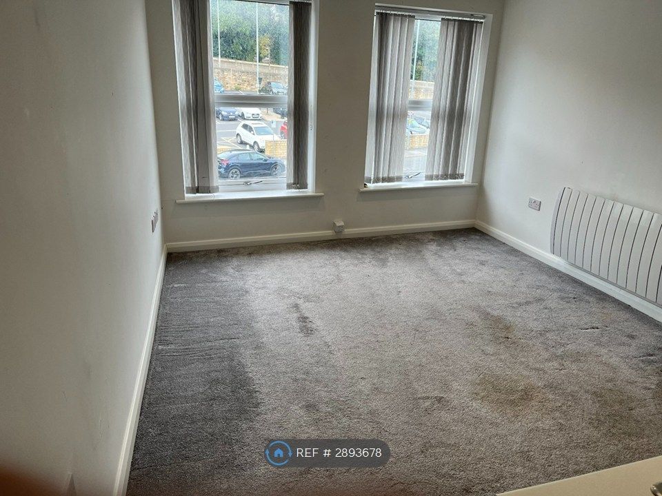 Property photo 3 of 9 Living Area