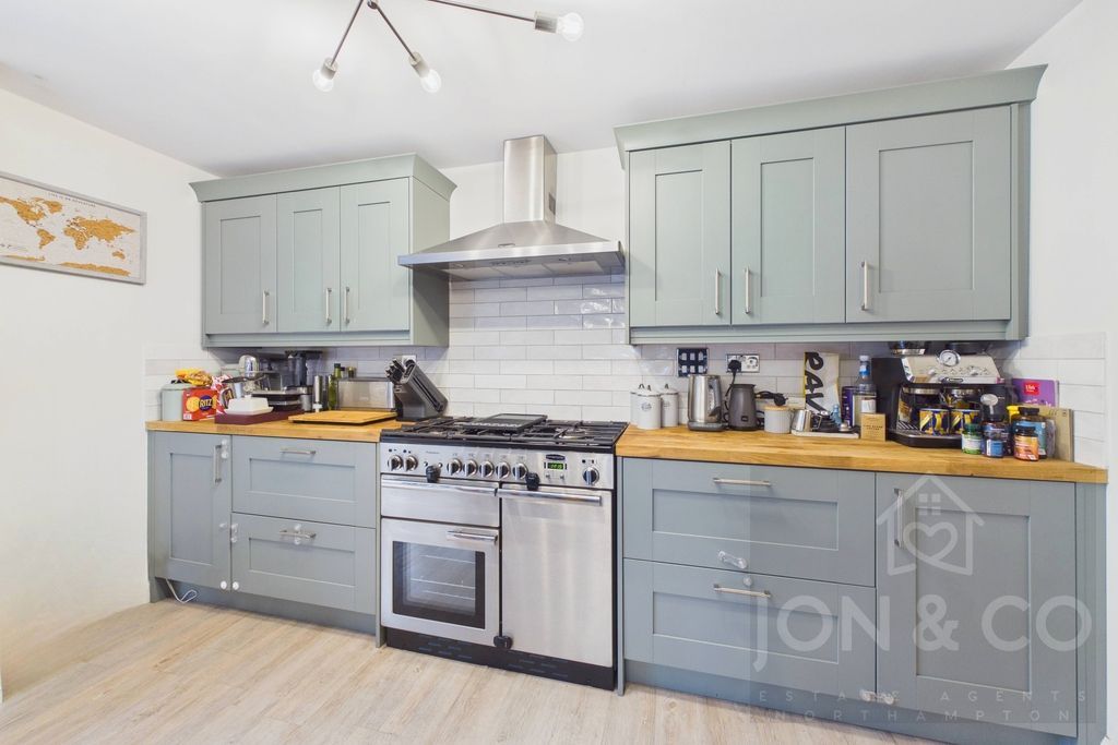 Property photo 3 of 25