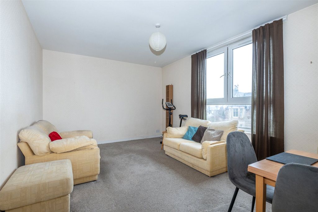 Property photo 2 of 21 Salisbury Court 2