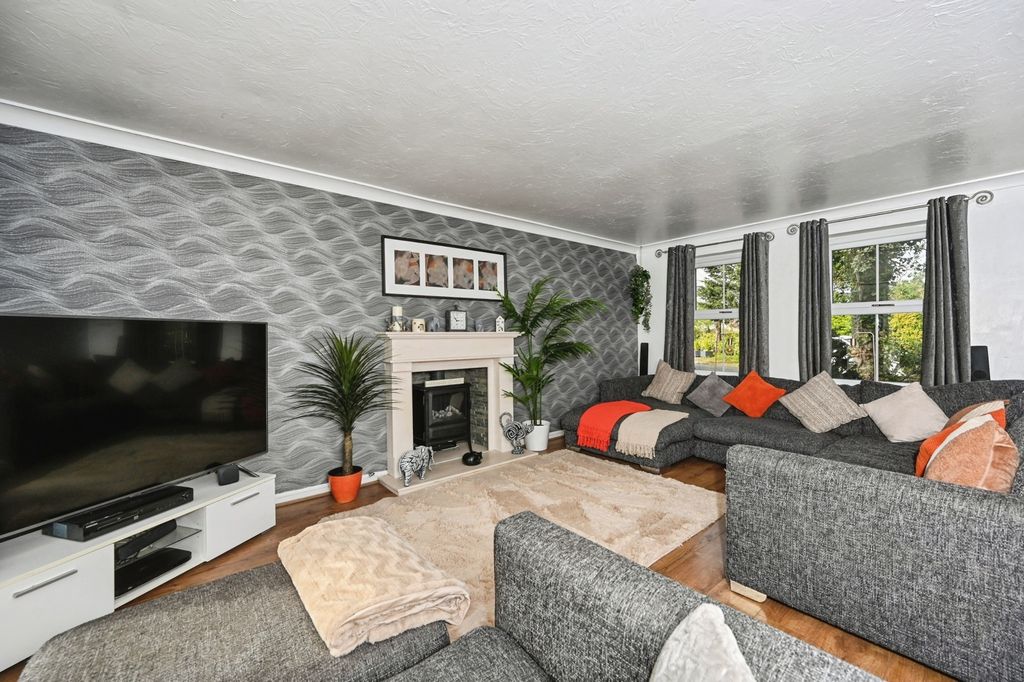 Property photo 2 of 30 Living Room