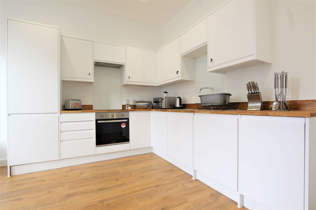 Property photo 2 of 6 Photo 4