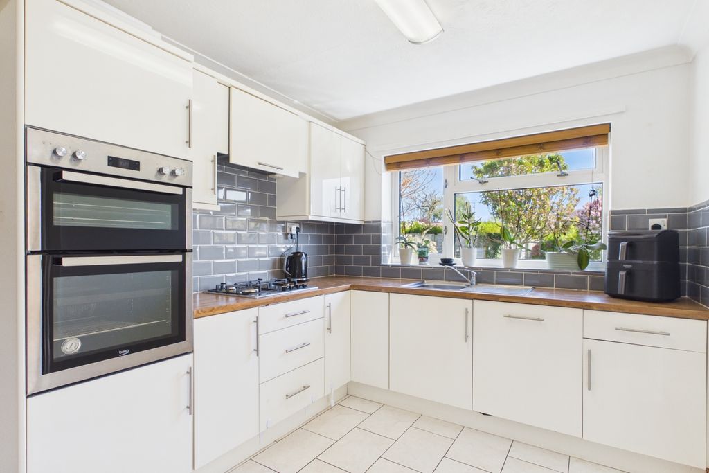 Property photo 3 of 20 Ewemove -  Splading - Farmers Gate - Kitchen