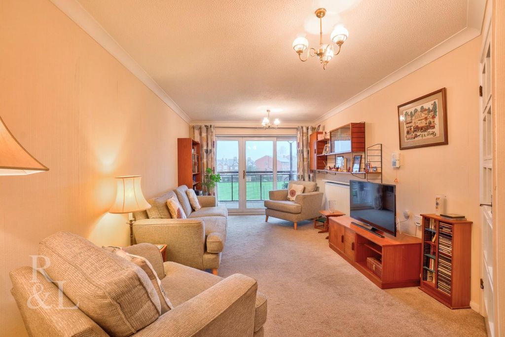 Property photo 2 of 14 34 Marlborough Court (3).Jpg