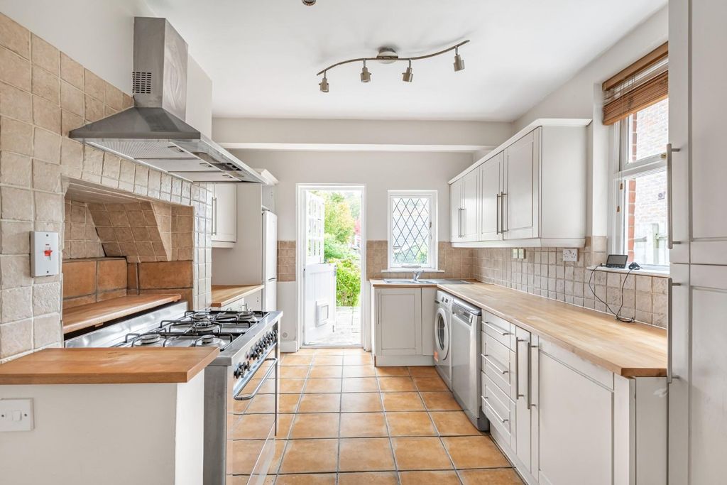 Property photo 3 of 22 Ceri_-_Queens_Road-17.Jpg