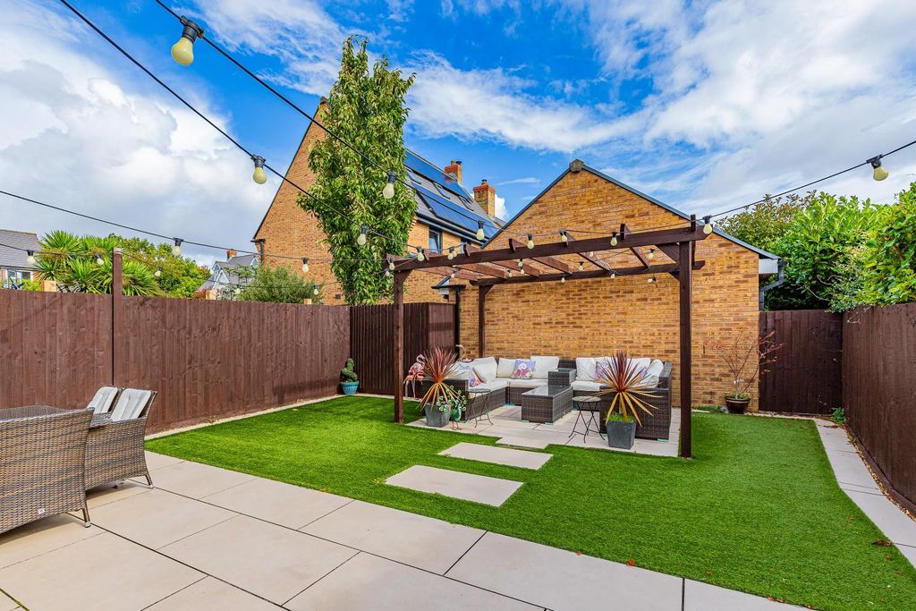 Property photo 3 of 25 Garden