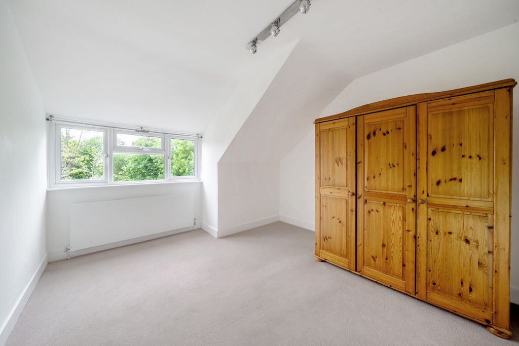 Property photo 2 of 11 9-1333244-9-68908...