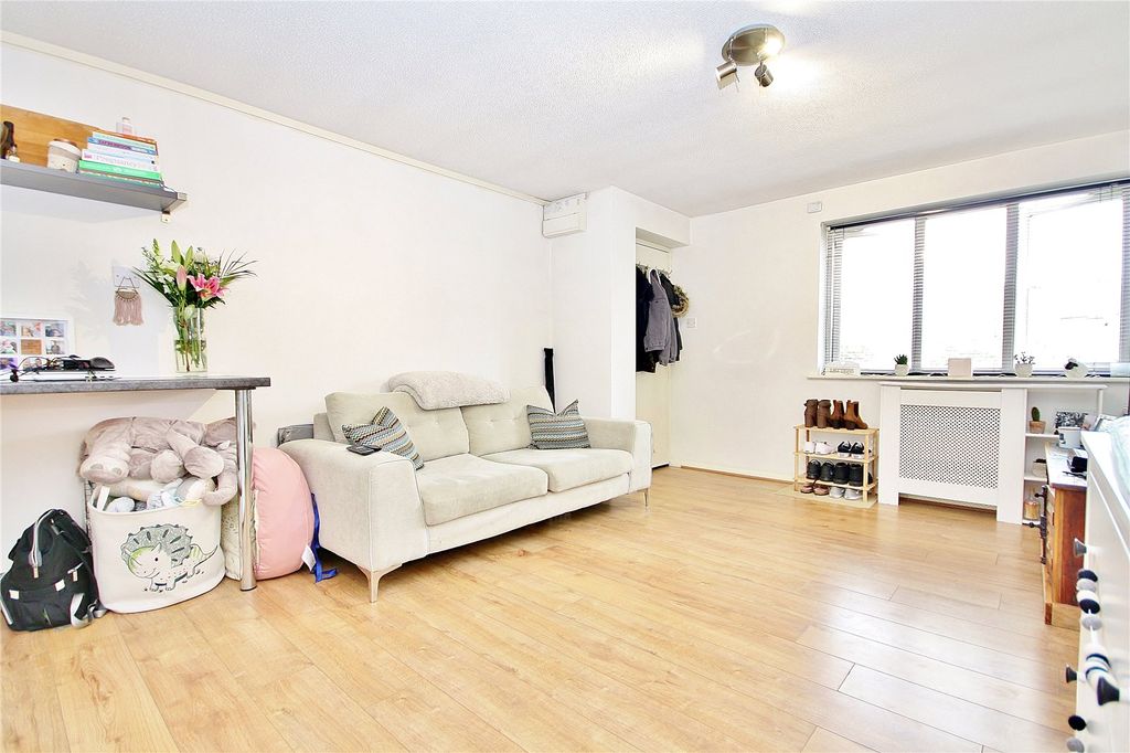 Property photo 3 of 5 Photo 03