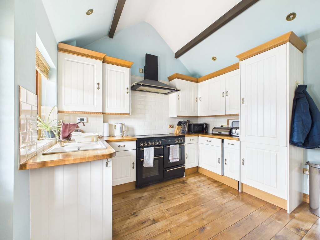 Property photo 2 of 16 Kitchen