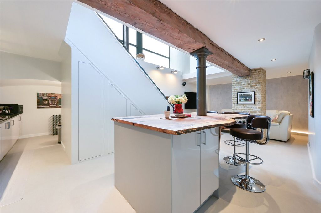 Property photo 2 of 12 Picture No. 14