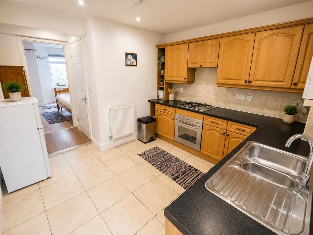 Property photo 2 of 11 Kitchen