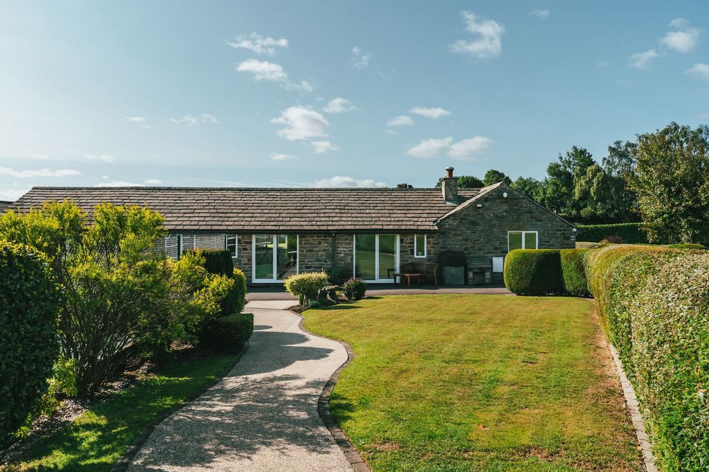 Property photo 2 of 27 The Stables