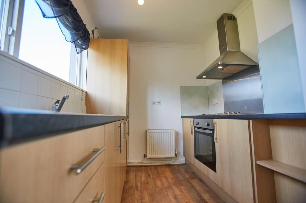 Property photo 2 of 28