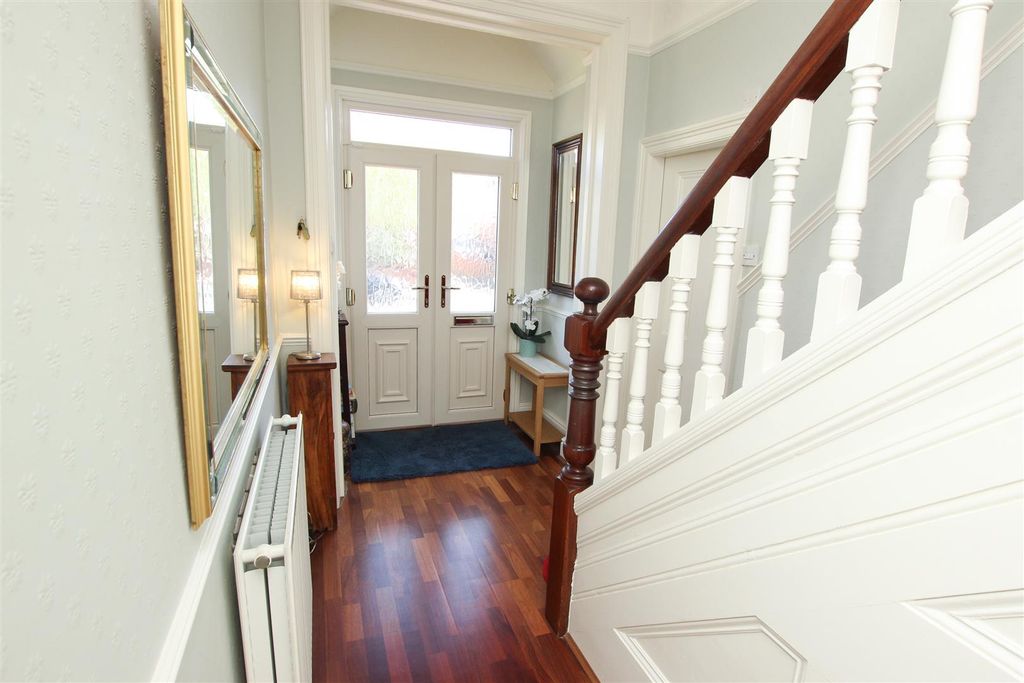 Property photo 2 of 26 Entrance Hall