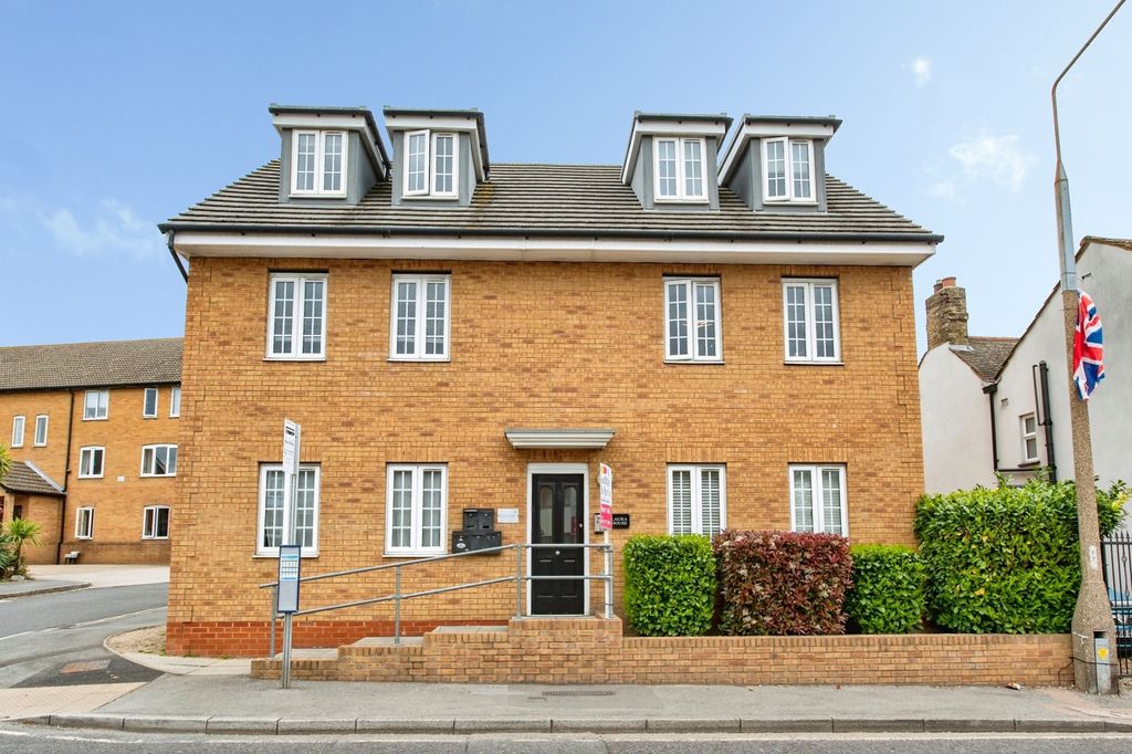 Property photo 1 of 10 Front