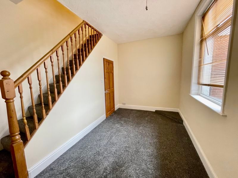 Property photo 3 of 8 Photo 7