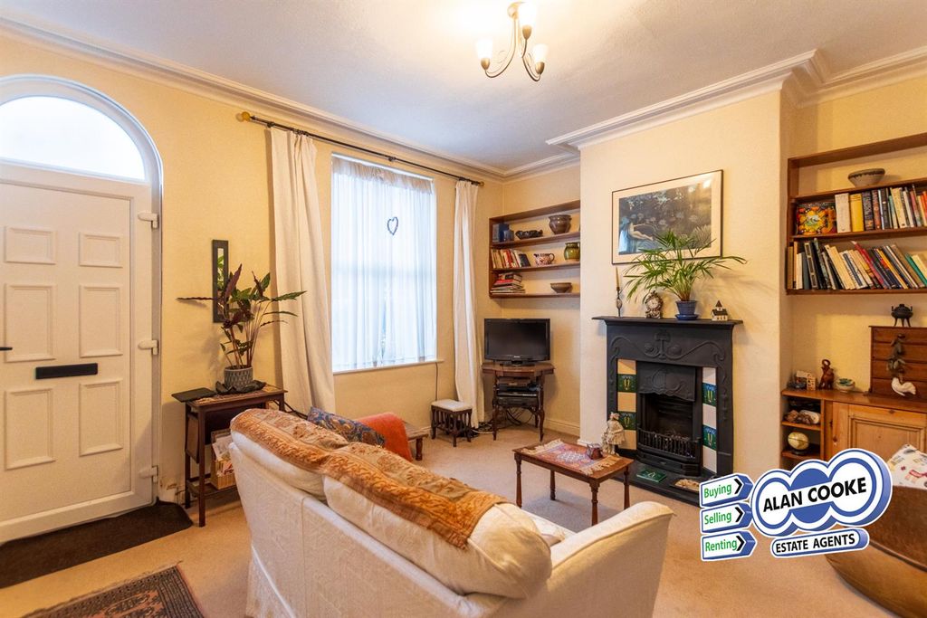 Property photo 2 of 10 Lounge