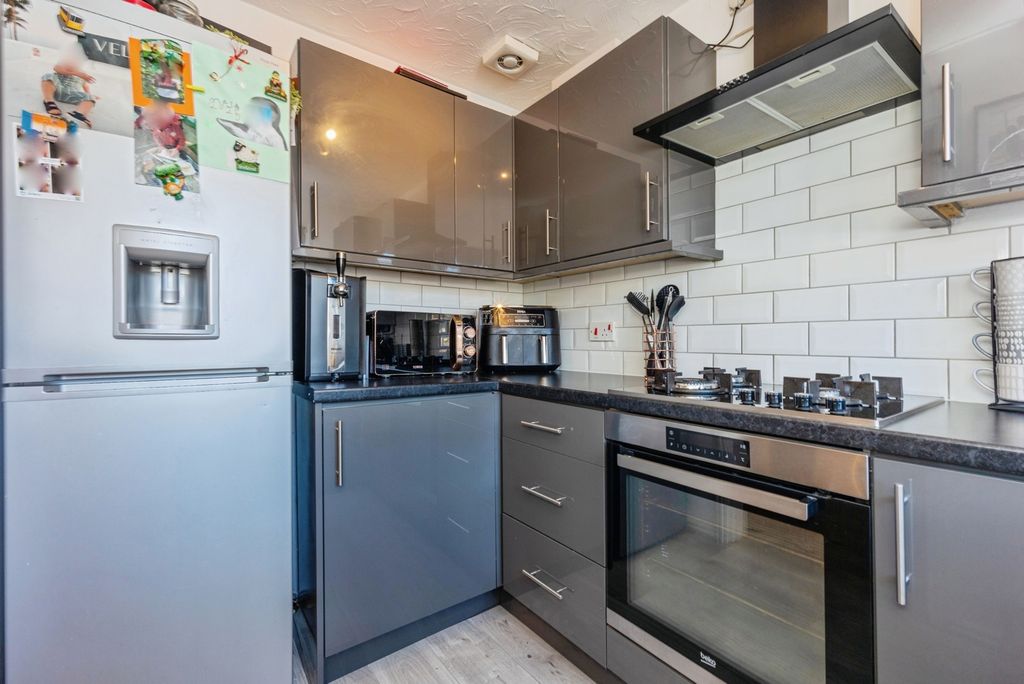 Property photo 3 of 18 Pbox-Img.Jpg