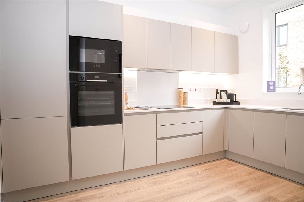 Property photo 2 of 12 Show Home