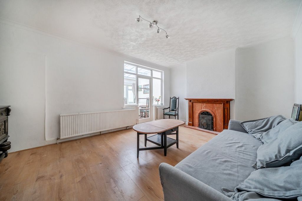 Property photo 2 of 15 Picture No. 30