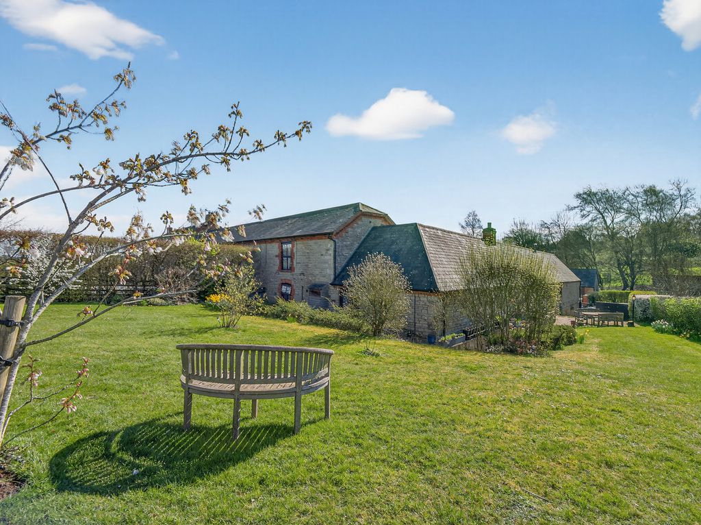 Property photo 2 of 35