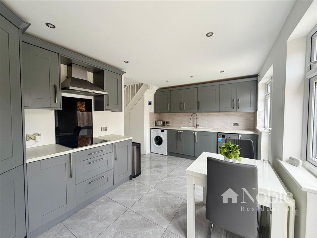 Property photo 3 of 16 Kitchen/Breakfast Room