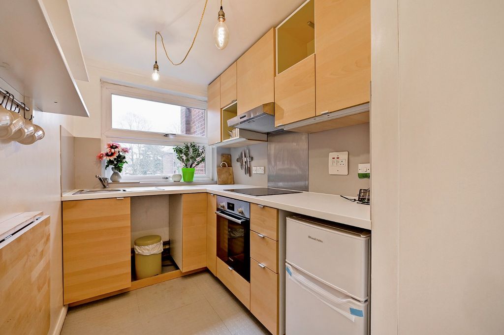 Property photo 2 of 5 Picture No. 29