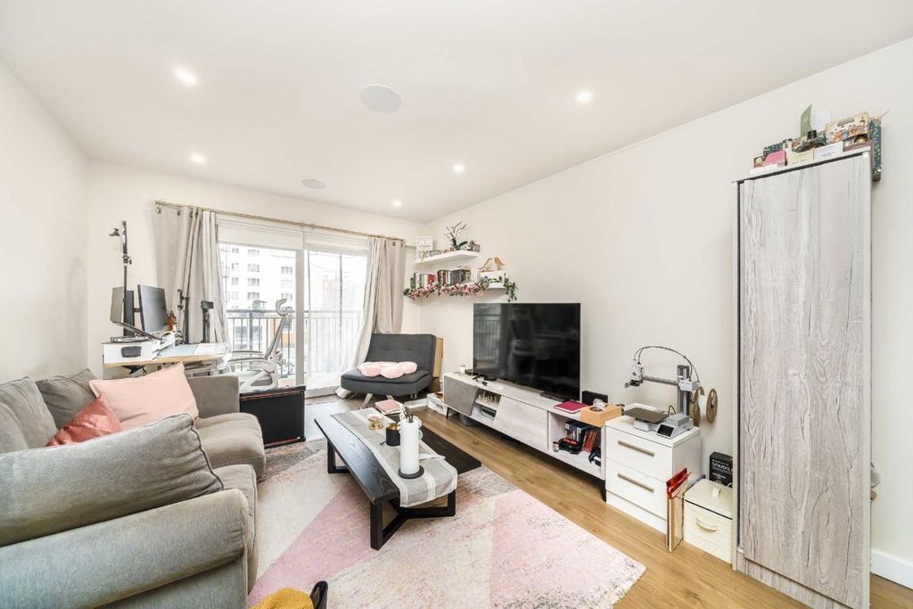 Property photo 3 of 7