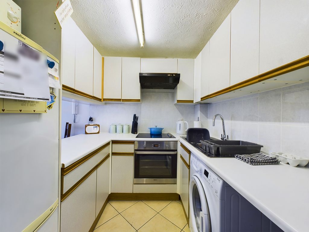 Property photo 3 of 6 Cam03519G0-Pr0043-Still001