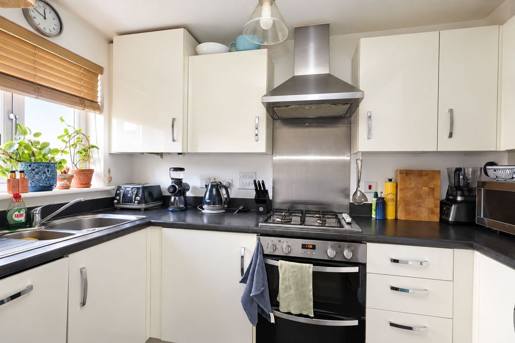 Property photo 2 of 14 Kitchen