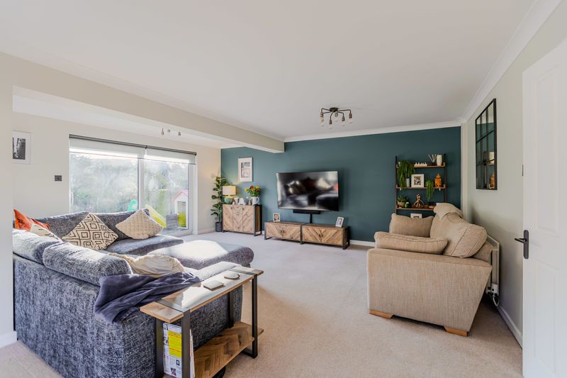 Property photo 3 of 25 Lounge