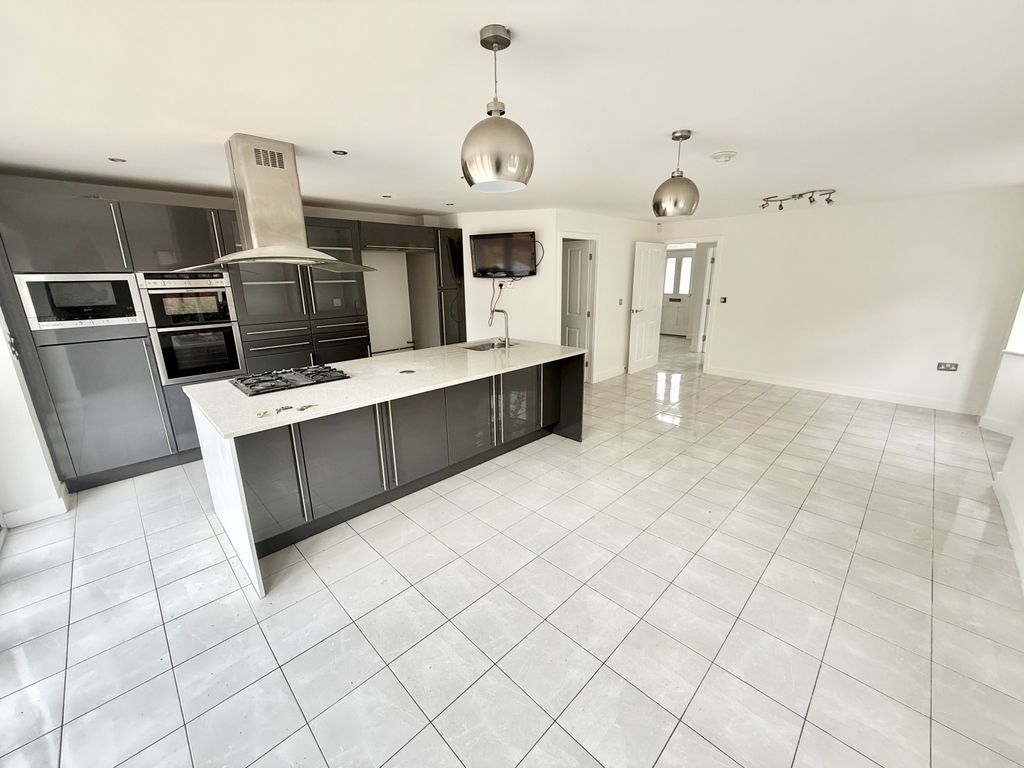 Property photo 2 of 19 Img_9933