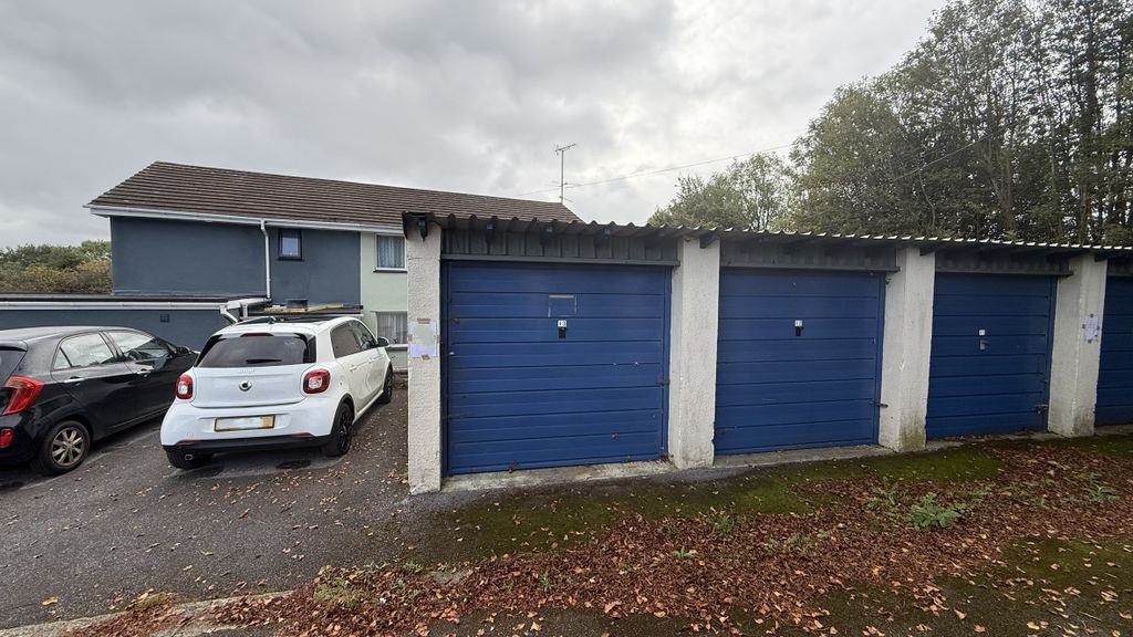 Property photo 1 of 3 Garage 13