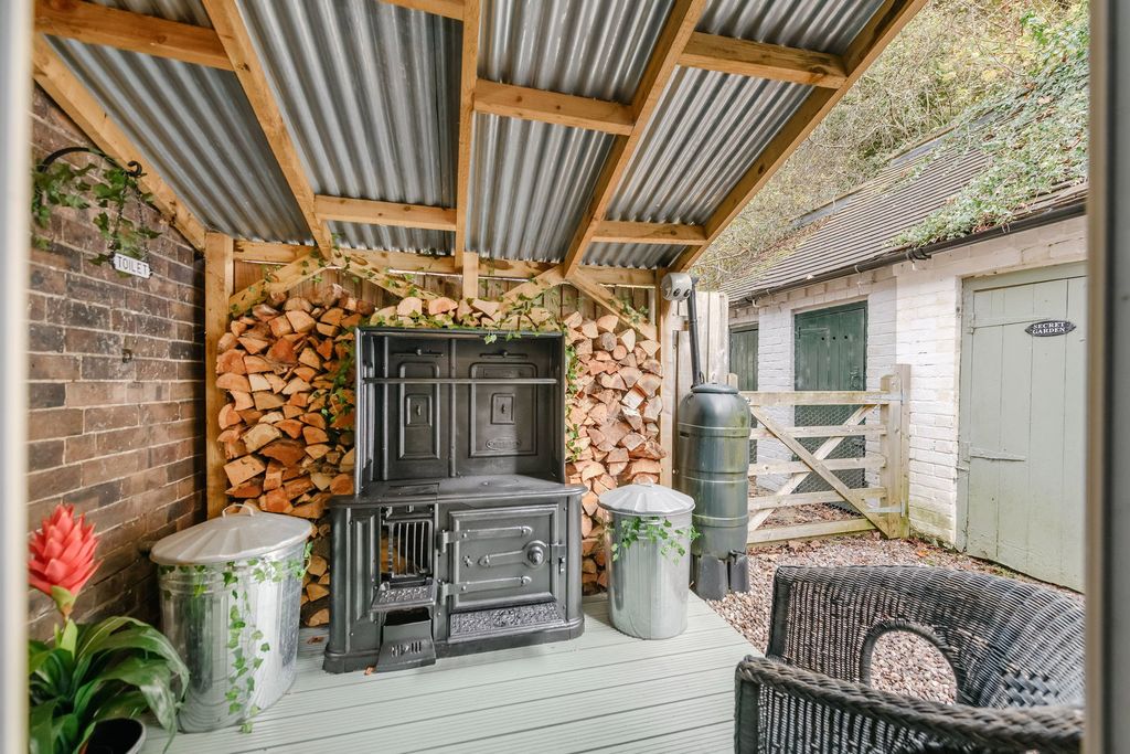 Property photo 2 of 22